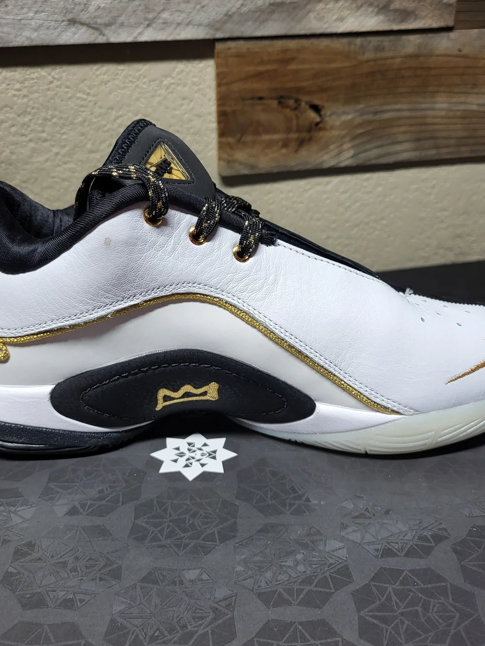 *NEW* Nike LeBron XXII White/Black-Metallic Gold Size Men's 8 Women's 9.5